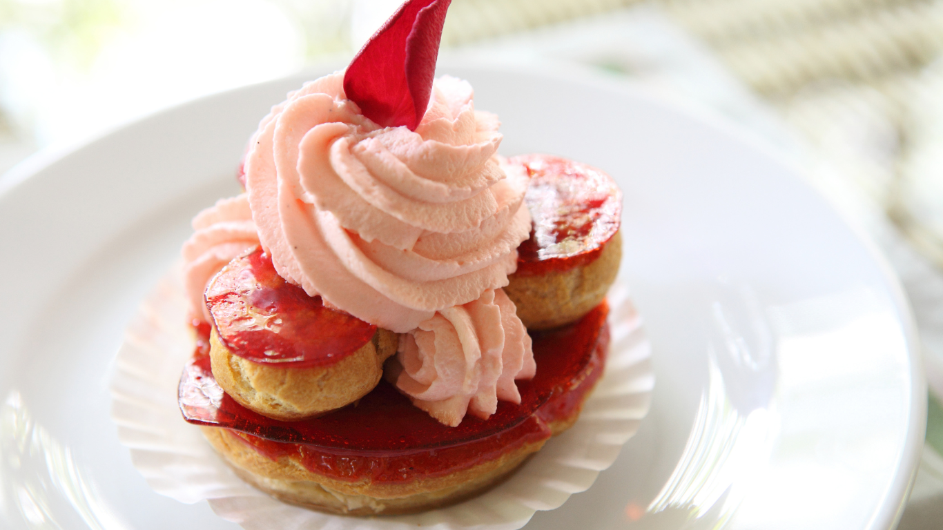 Religieuse à la Crème Rose 